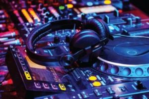 Як вибрати DJ-навушники: повний гайд для новачків та профі