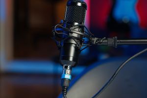 Мікрофонна стійка - як вибрати: повний гайд для музикантів